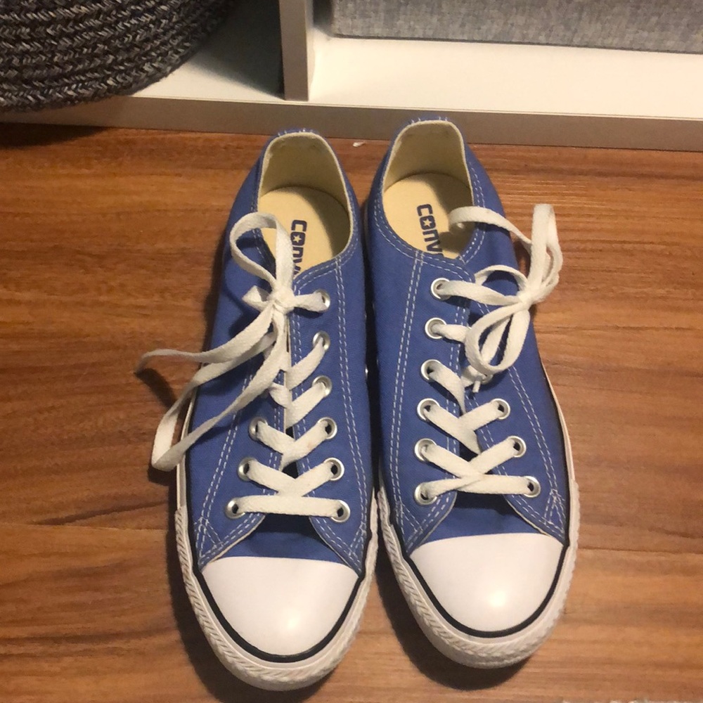 Cornflower blue woman size 7 converse